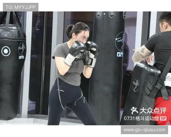 拳击运动展现力量与技术意志 吸引大众观看参与