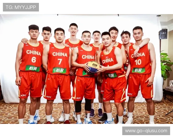 广厦更衣室庆祝胡金秋9000分，全队合影留念